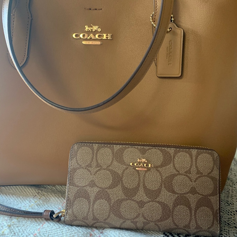 Coach Double Zip Wallet! Guaranteed authentic!